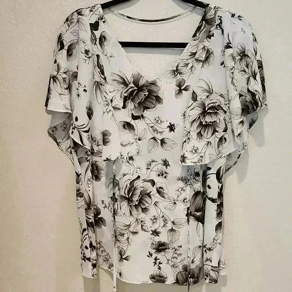 WORTHINGTON Floral Blouse with Top Rufle detail Size M